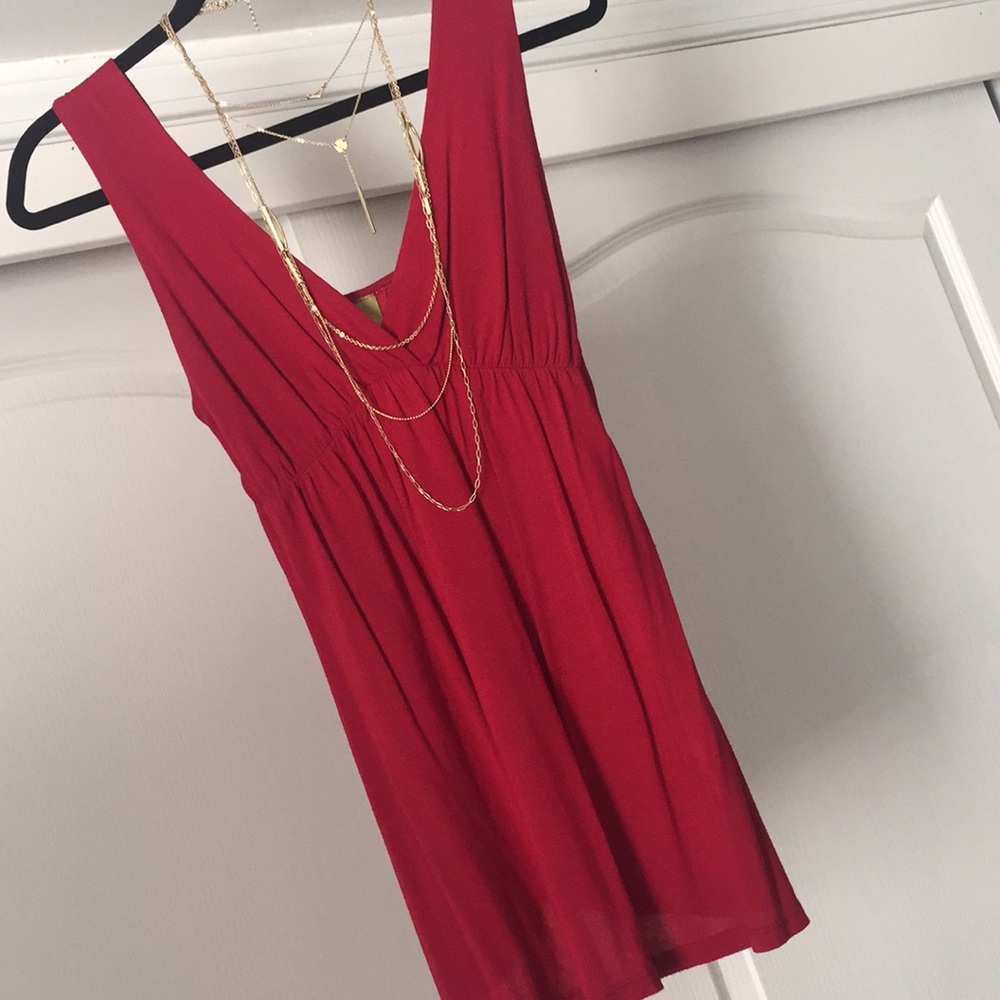 Red top tank low neckline super hot 🔥